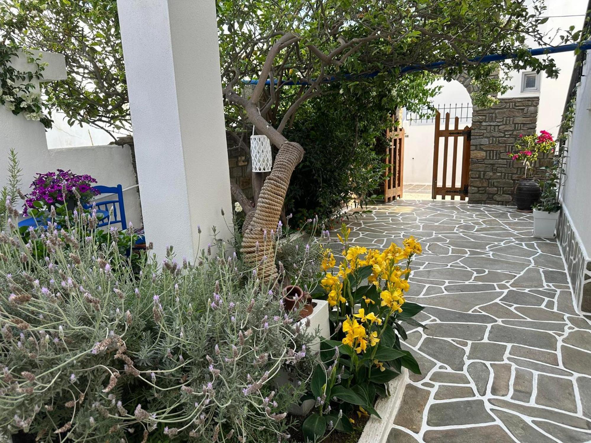 Nick'S Studio 1 Parikia  Exterior photo